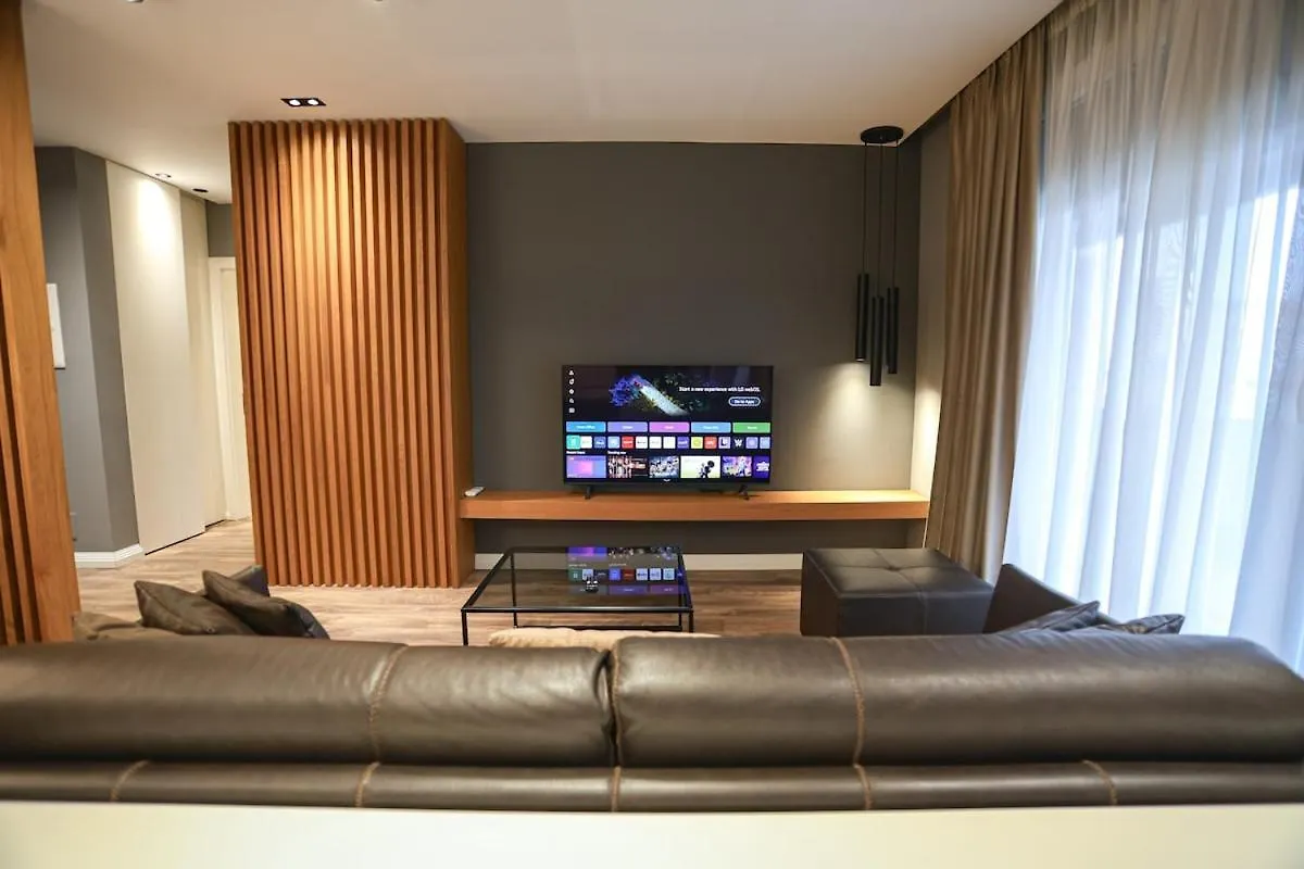 アパート Miku Apartment-Luxurious 2Bd Private Parking ティラナ アルバニア