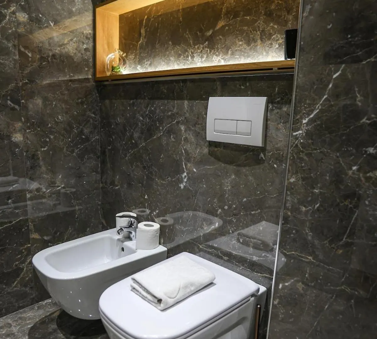 Miku Apartment-Luxurious 2Bd Private Parking ティラナ 0*,  アルバニア