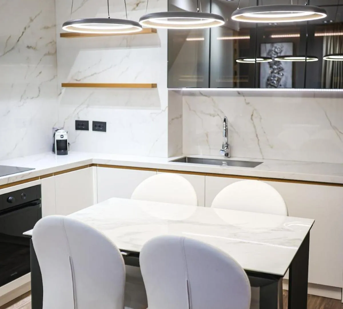 Miku Apartment-Luxurious 2Bd Private Parking ティラナ